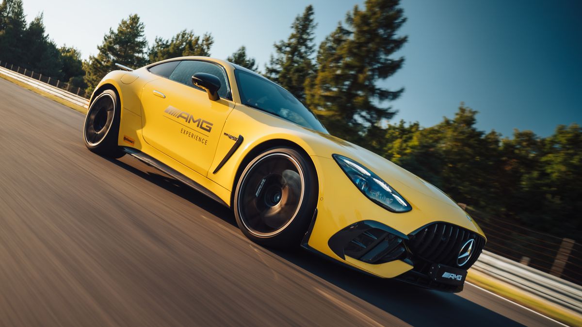 Divoká bestie i krotká kočička: Mercedes-AMG GT 63 Pro na závodním okruhu ukazuje dvě tváře